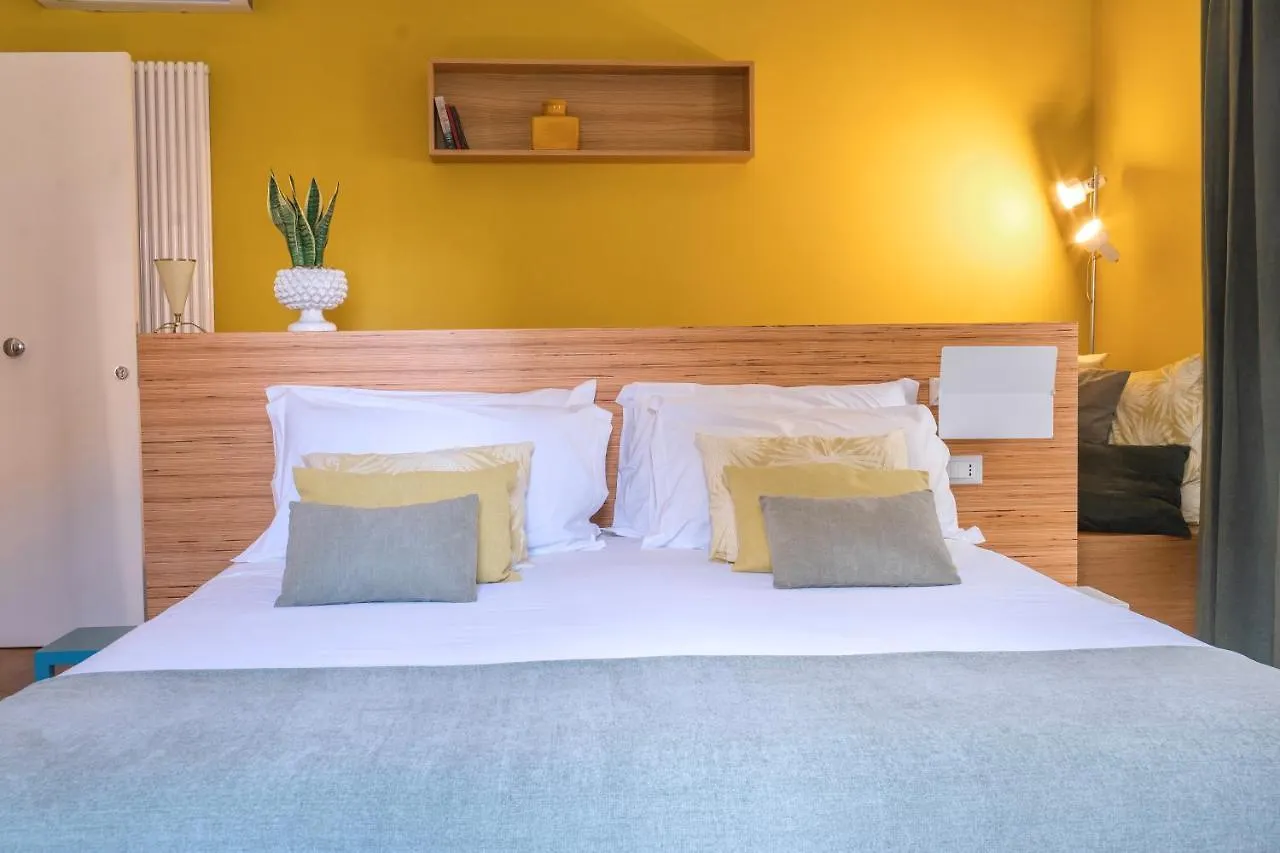 Arche Design Rooms And Suites Παλέρμο 2*,